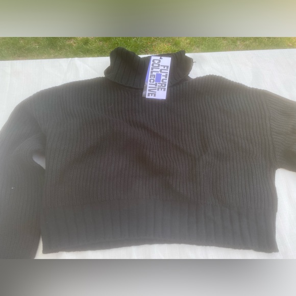 Women’s Future Collection Sweater NWT - Picture 3 of 9